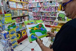 Procon-MT orienta consumidores sobre cuidados na compra de presentes