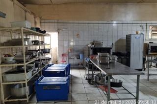 Vigilância Sanitária interdita empresa que fornece alimentos para hospitais em Cuiabá após encontrar pragas e esgoto a céu aberto
