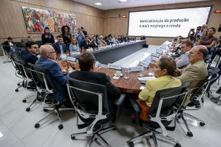 Maior produtor de algodão do Brasil, MT lança plano para fabricar tecidos e roupas no Estado