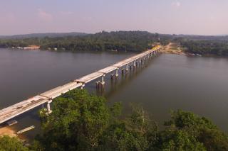 Vereador Tuti acompanha avanço na construção de ponte sobre o Rio Teles Pires