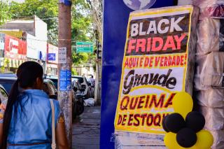 Consumidores devem pesquisar preços de produtos antes da Black Friday e ficar atentos, orienta Procon-MT