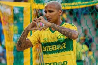 Cuiabá vence Fortaleza, afasta risco de rebaixamento e mira Sulamericana