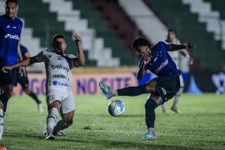 Sousa marca duas vezes no final, e Cruzeiro dá adeus à Copa do Brasil