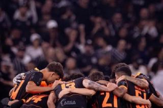 Corinthians vence o Atlético-MG com golaço de Maycon e se afasta da zona de rebaixamento 