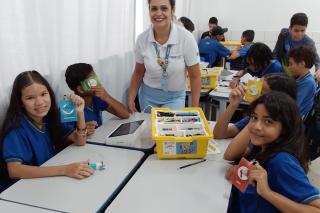 Aulas de robótica desenvolvem habilidades socioemocionais nas escolas estaduais