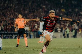 Carrascal decide, e Flamengo vence Racing no Maracanã pela Libertadores