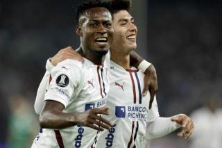 LDU vence Palmeiras e abre boa vantagem na semifinal da Libertadores