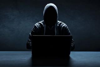 Homem é condenado por ameaçar adolescente com nudes por cinco anos