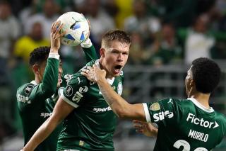 Em noite mágica, Palmeiras consegue virada histórica sobre a LDU 