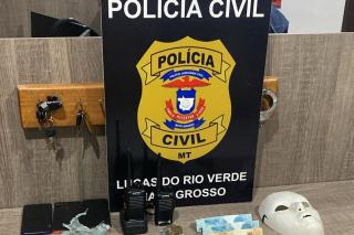 Ação policial liberta adolescente de cárcere privado e prende dois por tráfico de drogas