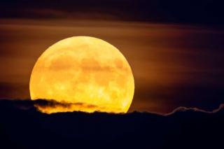 Maior Superlua de 2025 ilumina o céu esta semana