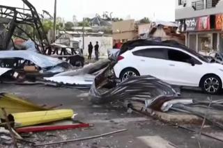 ‘Só vi quando a casa desabou em cima de mim’: vítima relata tornado no Paraná