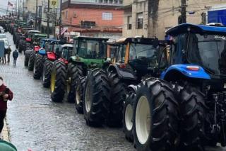 Produtores gaúchos promovem “tratoraço” contra o Governo