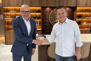 Vice-governador Otaviano Pivetta assume comando do Estado