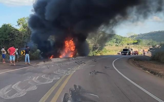 Incêndio em carreta carregada com combustível interdita BR-163 por horas 