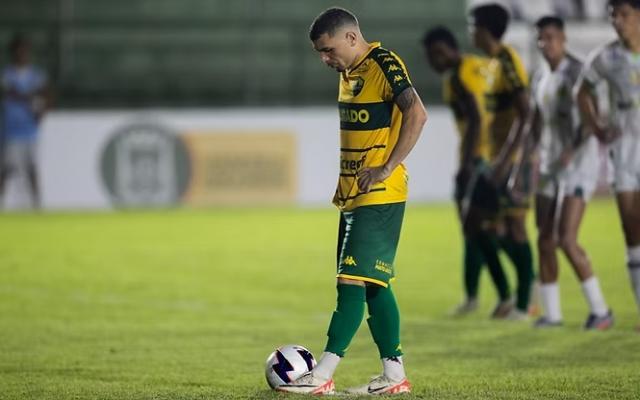 Cuiabá rescinde com Victor Barbara após duas temporadas pelo clube