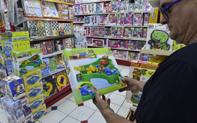 Procon-MT aponta variação de até 137% no preço dos presentes