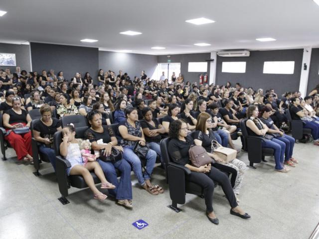 Alta Floresta: em greve, servidores da educação marcam presença na câmara