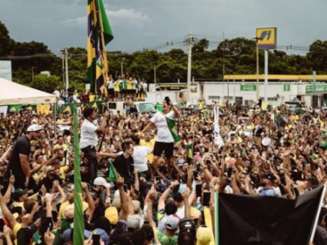 Raio atinge praça onde Nikolas marcou ato pró-anistia e deixa ao menos 80 vítimas