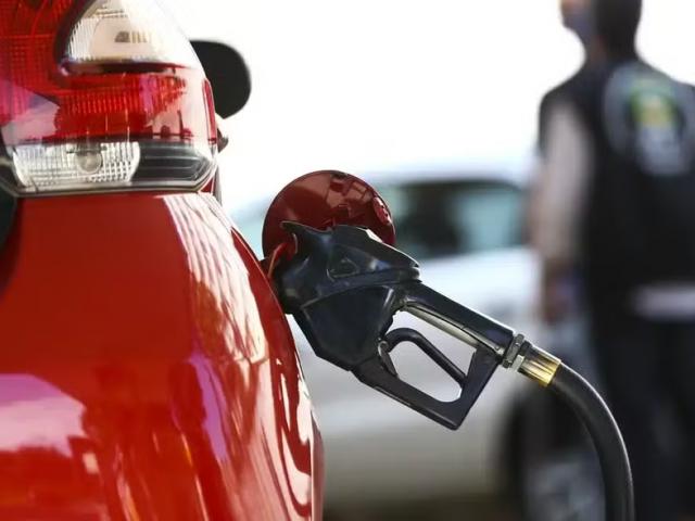 Queda de centavos: preço da gasolina deve cair em MT após anúncio da Petrobras