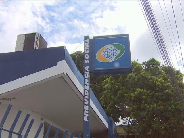 Paralisação dos atendimentos do INSS causa reclamações por todo o país; serviços serão retomados na segunda-feira (2)