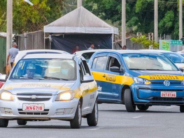 Fim da baliza e carro automático: conheça as novas regras para tirar CNH