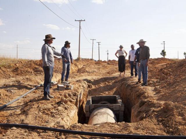Administração Municipal vistoria andamento de obras no Jardim Alvorada e Parque das Nações