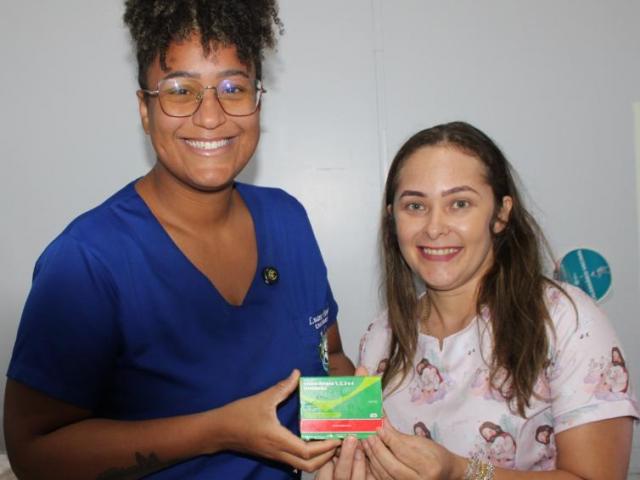 A secretaria municipal de saúde recebeu doses da vacina contra a dengue