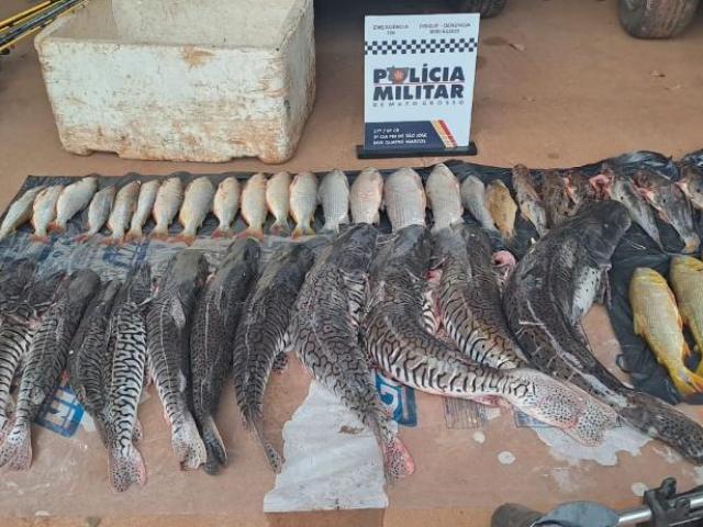 Polícia Militar prende dois homens em flagrante com 48 unidades de pescado irregular