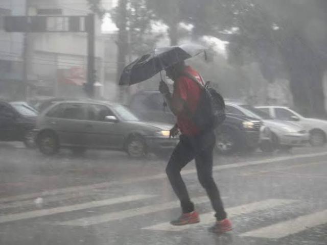 Inmet emite alerta vermelho para Juiz de Fora, Ubá; RJ, ES e SP também recebem