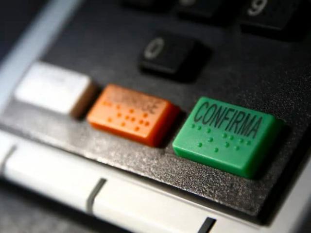 TSE aperta cerco contra IA e redes sociais nas eleições.