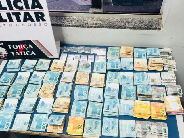 Força Tática apreende mais de R$ 64 mil e prende dupla suspeita por tráfico de drogas