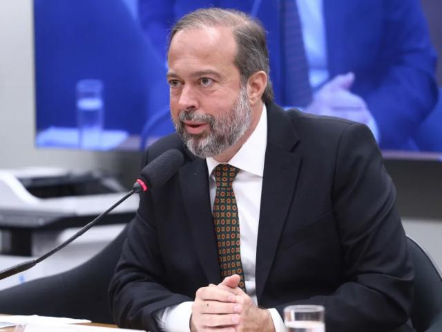 Governo não irá intervir em preços dos combustíveis, diz Silveira