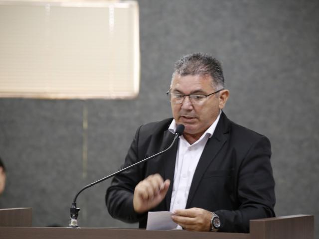 Presidente da Câmara propõe vale-alimentação para pacientes do SUS que viajam para tratamento fora da cidade.