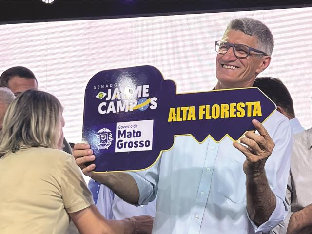 Alta Floresta recebe caminhão do Governo do Estado. Senador Jayme Campos destina emenda parlamentar
