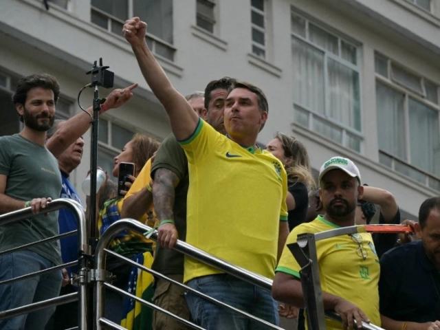 Flávio Bolsonaro confirma vinda a Mato Grosso para lançar Medeiros ao Senado