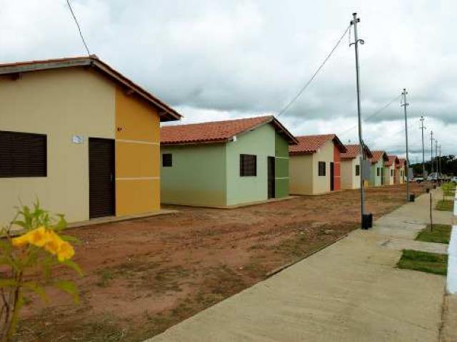 Governo de MT anuncia 60 mil casas; mães solteiras e vítimas de violência terão preferência