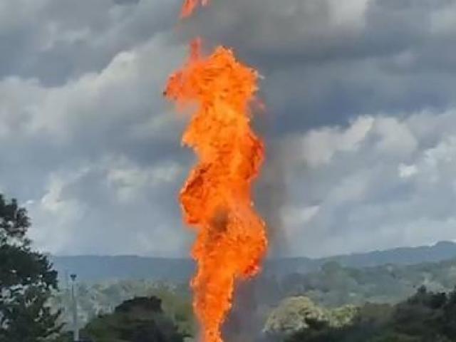 Carreta pega fogo após batida e interdita rodovia entre Cuiabá e Rondonópolis; vídeo