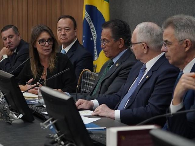 Magistrados reclamam que corte de 'penduricalhos' causa problemas emocionais e 'desmantela' a carreira