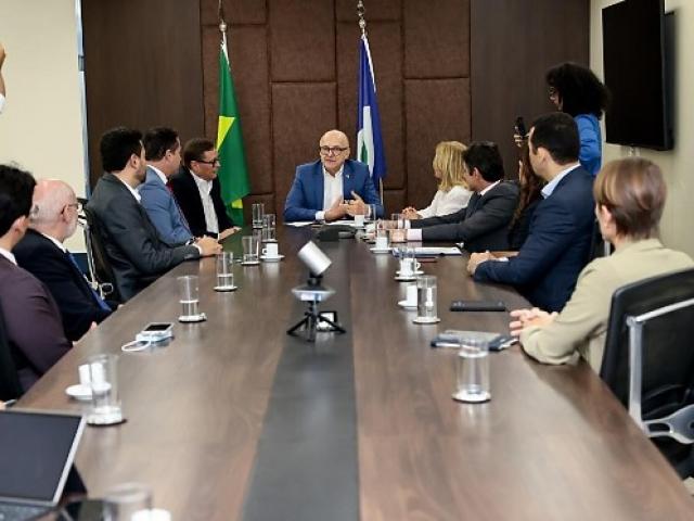Estado e MPE firmam acordo para que tratores apreendidos em crimes ambientais sejam doados a prefeituras