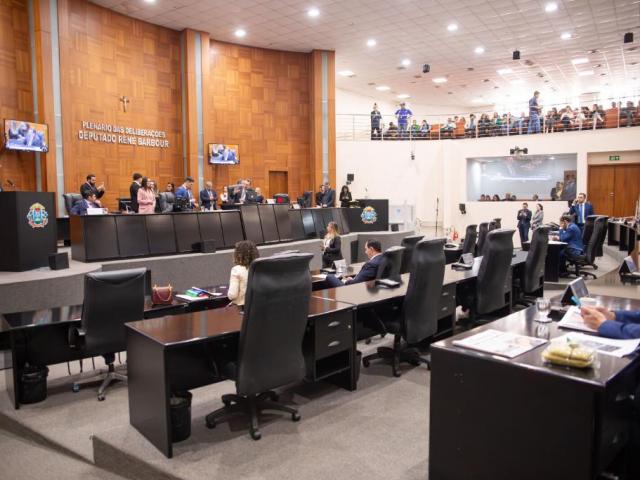 Deputados aprovam projeto de lei do Governo para diminuir custo do diesel e manter congelamento do Fethab