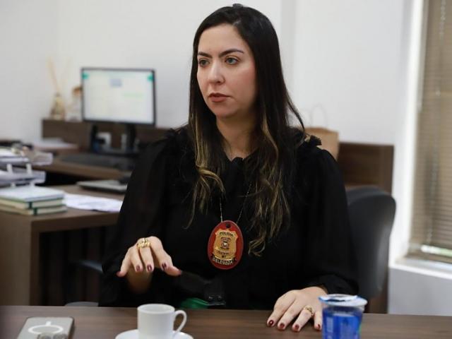 Delegada alerta mulheres sobre relacionamentos tóxicos e necessidade de denunciar manipulação e controle