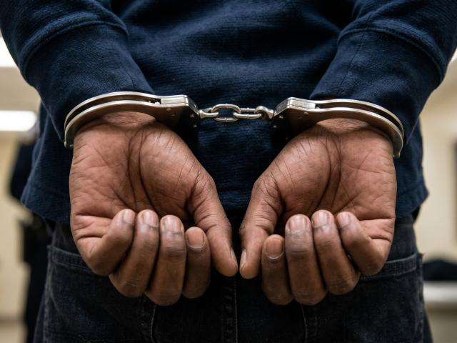 Polícia Civil cumpre mandados em operação interestadual que apura golpes contra clientes de banco digital