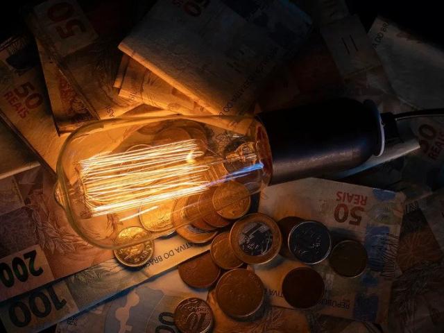 Conta de luz terá bandeira amarela em junho; aumento de R$ 1,88 a cada 100 kWh consumidos