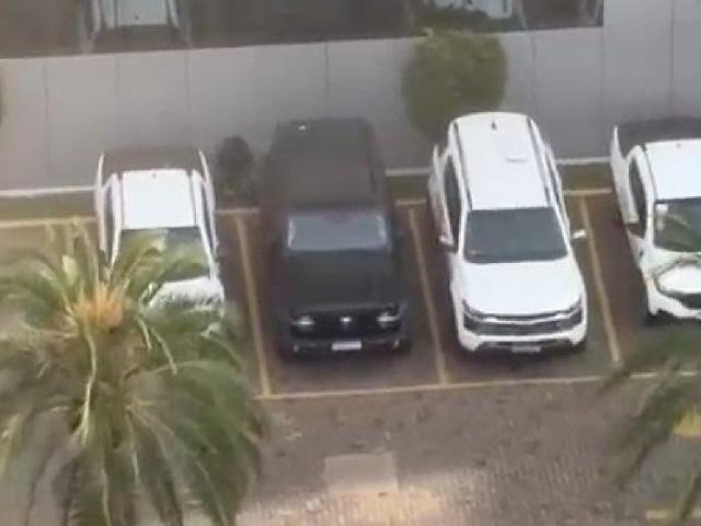 Ladrão rouba celular, foge pela mata e tenta se esconder embaixo de carro em Cuiabá