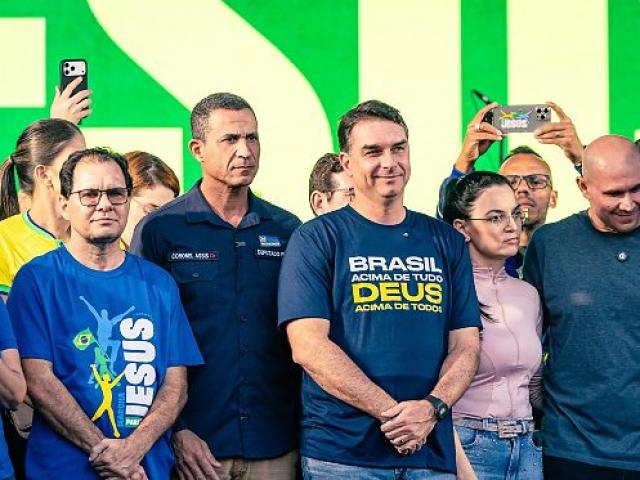 Assis participa da Marcha para Jesus ao lado de Flávio Bolsonaro e lideranças do PL