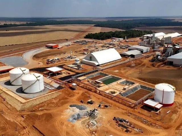 Trabalhador é esfaqueado por colega após bebedeira em alojamento