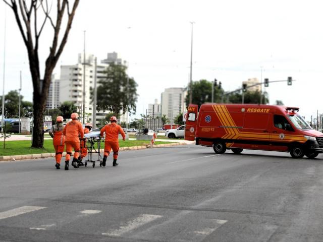 Corpo de Bombeiros socorre mulher que se engasgou ao comer salgado