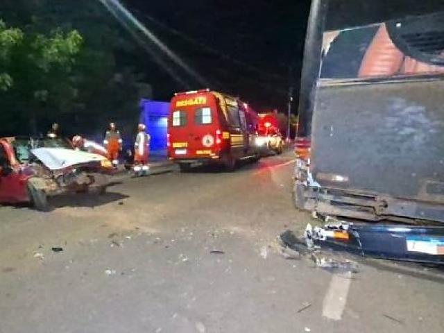 Motorista bêbado bate gol em ônibus estacionado, mata passageira e acaba preso em Sinop