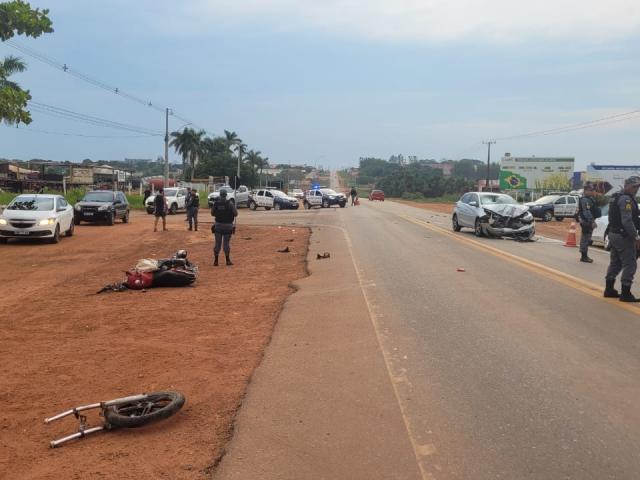Acidente de grandes proporções foi registrado no final da tarde deste domingo 29, na rodovia MT 208 com a entrada do bairro Jardim Panorama.